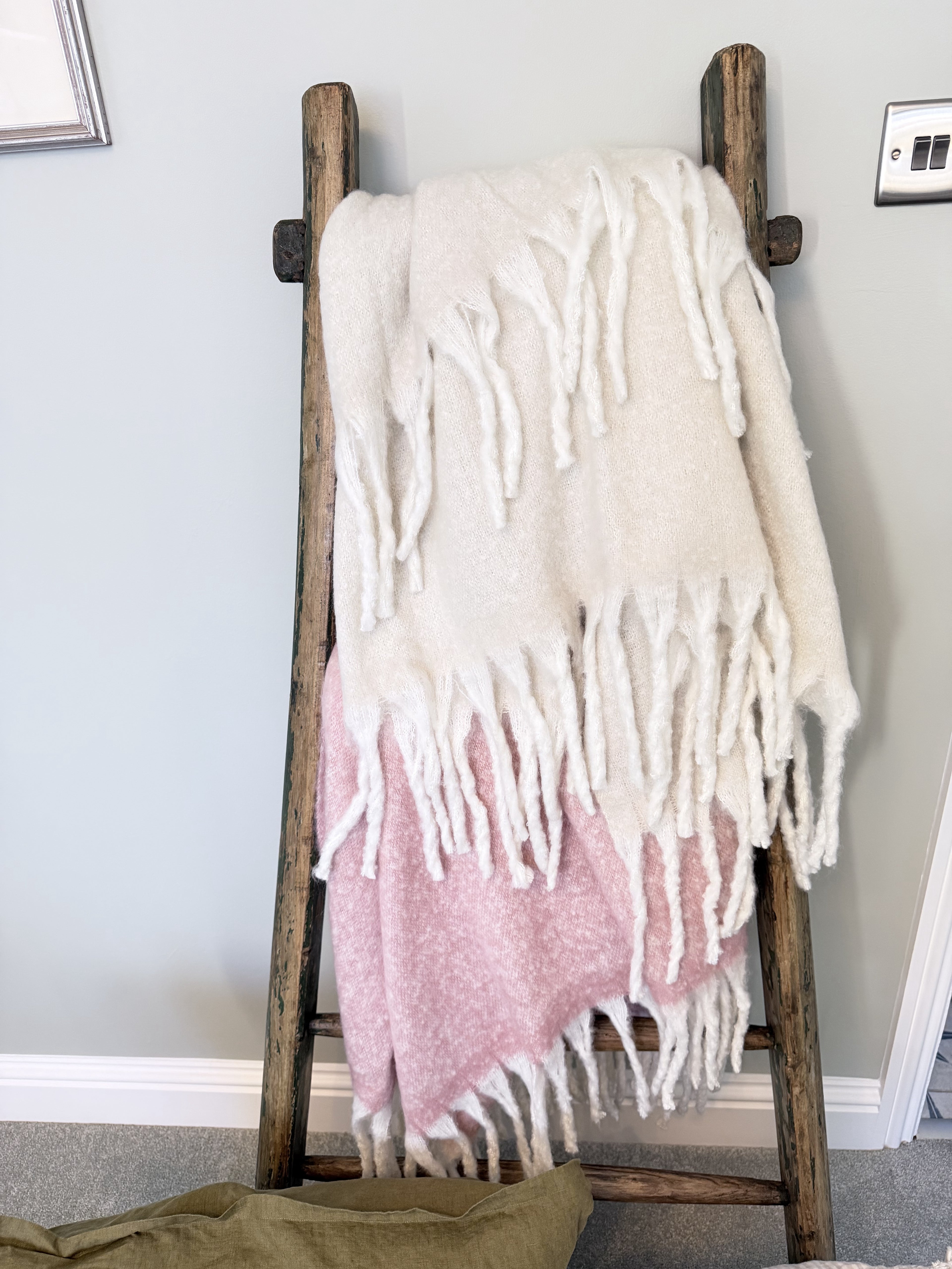 Woven Tasselled Throw Blanket - Ecru